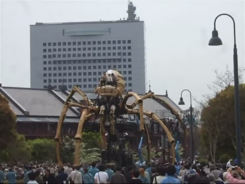 Механический паук в Японии (18 апреля 2009г.)