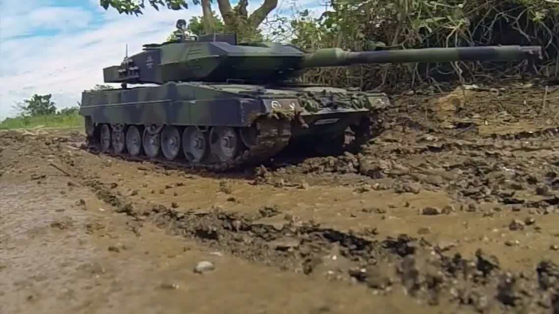 Танк Leopard 2A6, игрушка для взрослых мальчиков