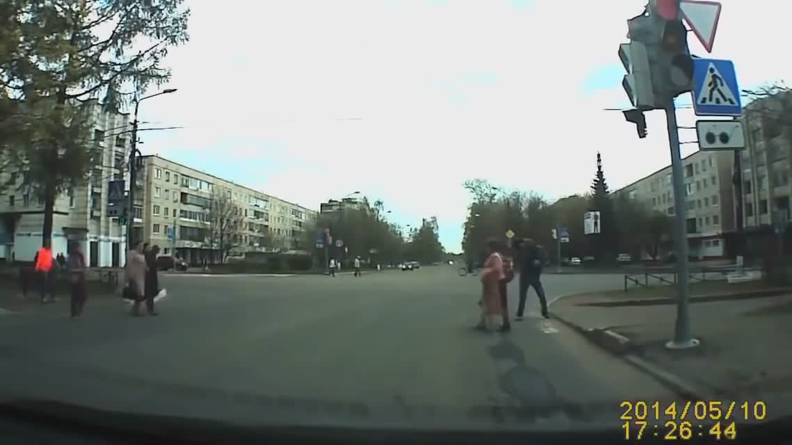 смешные пешеходы на дороге, адекваты и не очень! прикол!))) funny pedestrians on the road