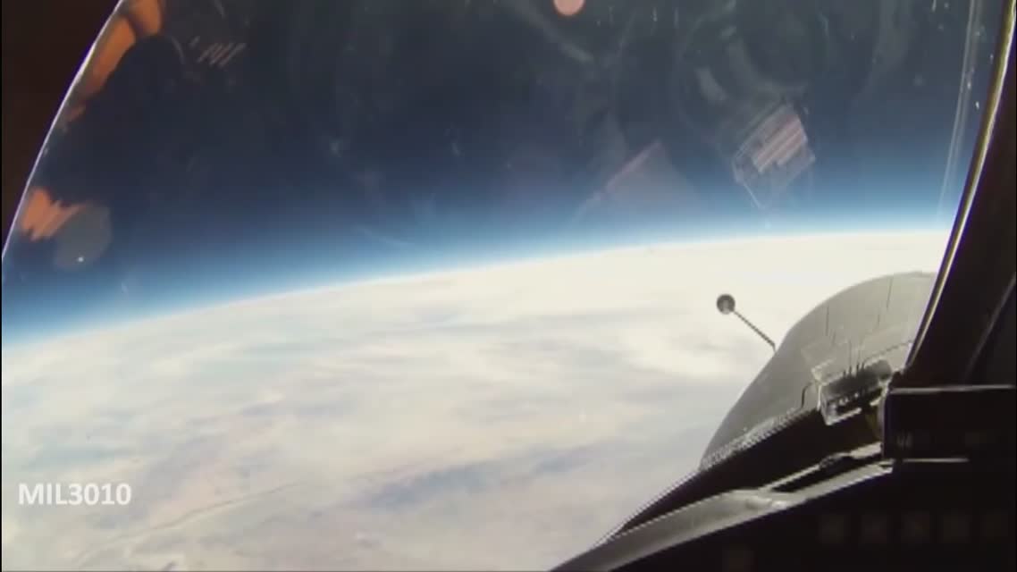 Полет в космос на самолете U-2 - Вид из кабины пилота