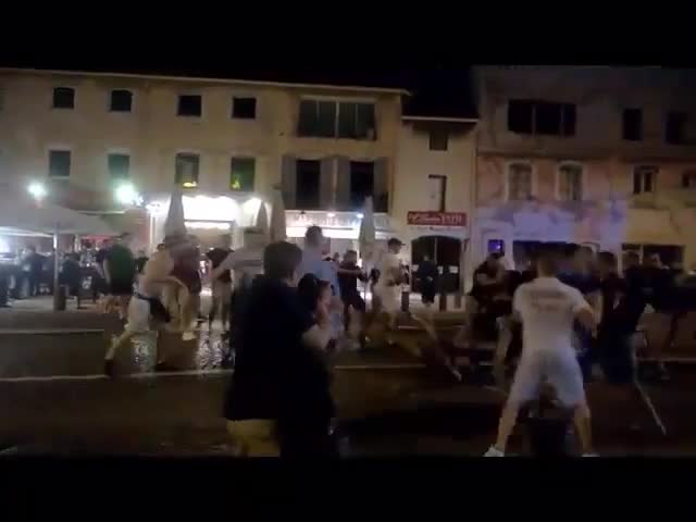 Ночные беспорядки в Марселе  Russian fans in Marseille