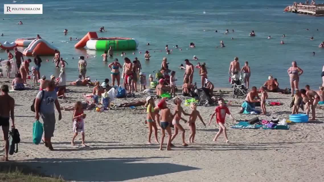 Такого нет нигде в мире - в Крыму вывезли на стройку весь песок с пляжа