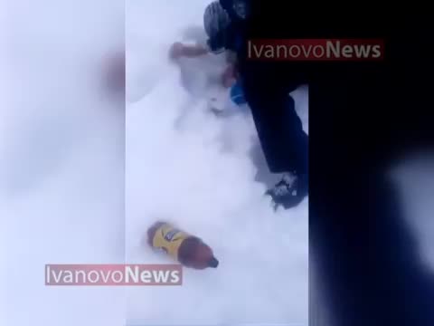 Охранник одной из школ Ивановской области окунул шестиклассника головой в сугроб